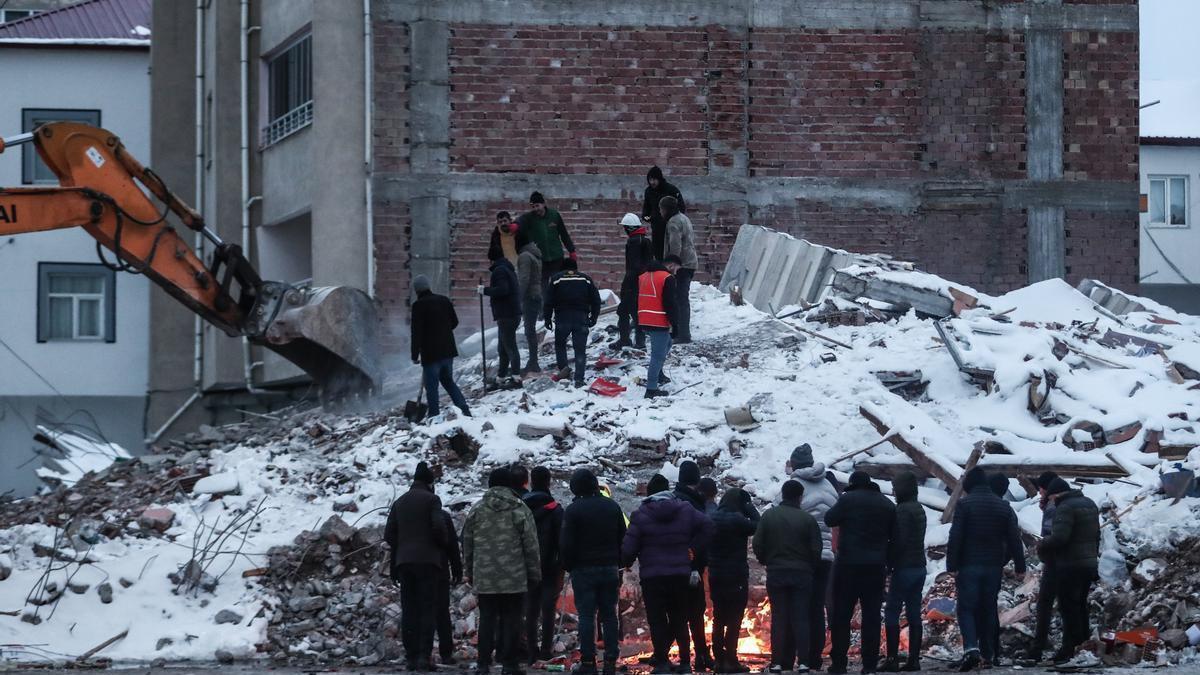 Continúan las labores de rescate en la localidad turca de Kahramanmaras.