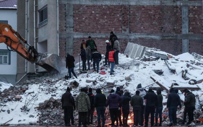 Continúan las labores de rescate en la localidad turca de Kahramanmaras.