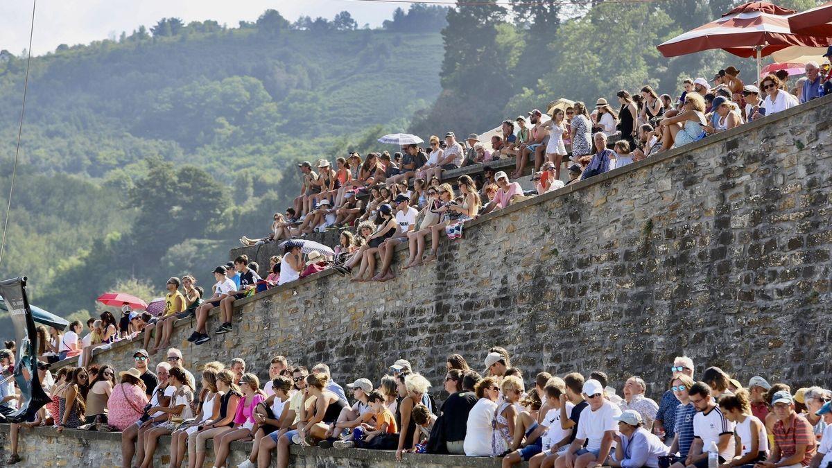 Gran ambiente en Getaria para recordar la gesta de Elkano