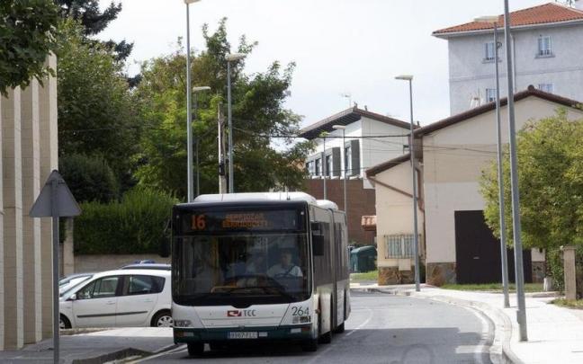 Villavesa de la Línea 16, que une las localidades de Beriain y Berriozar Villavesa de la Línea 16, que une las localidades de Beriain y Berriozar