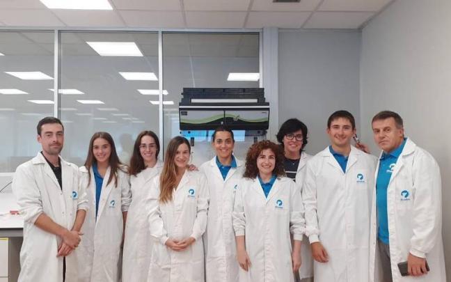 El Director T&eacute;cnico, a la derecha, junto al equipo de calidad.