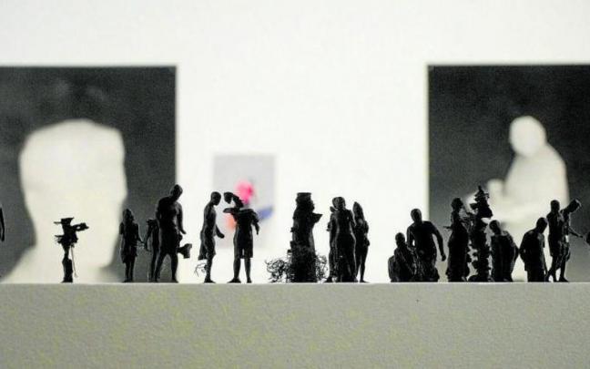 En primer t&eacute;rmino, la obra compuesta por impresiones en 3D de los modelos que aparecen en otras piezas de la exposici&oacute;n.