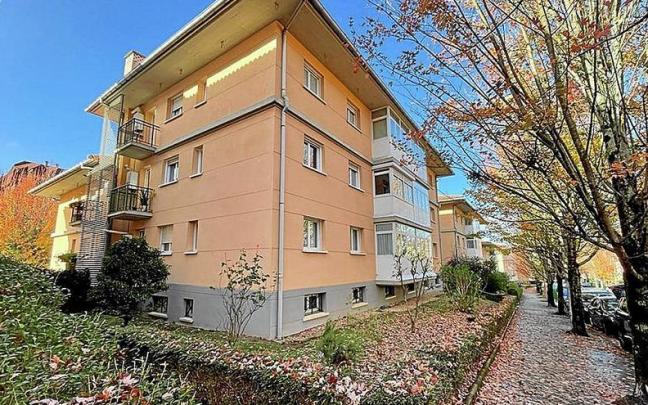 Calle Katalina Eleizegi, donde hay numerosos espacios cedidos a asociaciones.