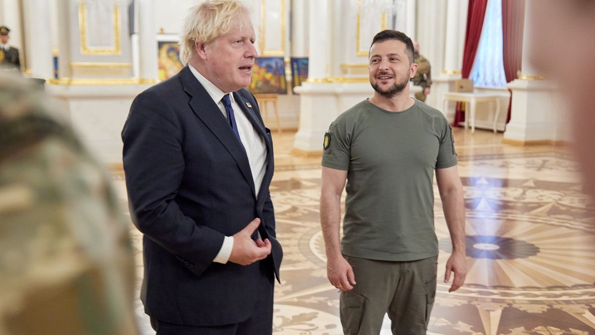 Boris Johnson junto a Zelenski.