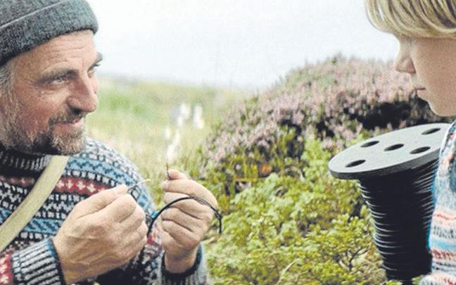 &lsquo;Todo el mundo odia a Johan&rsquo; desgrana la vida de un hombret&oacute;n grande y especial al que sus vecinos no quieren por su singularidad.