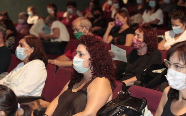 Asistentes a una representación teatral de la Escuela de Empoderamiento Feminista de Vitoria Asistentes a una representación teatral de la Escuela de Empoderamiento Feminista de Vitoria