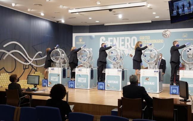 El sorteo del Niño se celebra por el sistema de bombos múltiples. El sorteo del Niño se celebra por el sistema de bombos múltiples.
