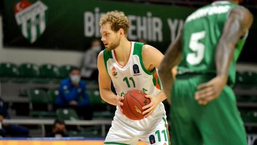 Blazic controla un balón durante su etapa en el Cedevita Olimpija