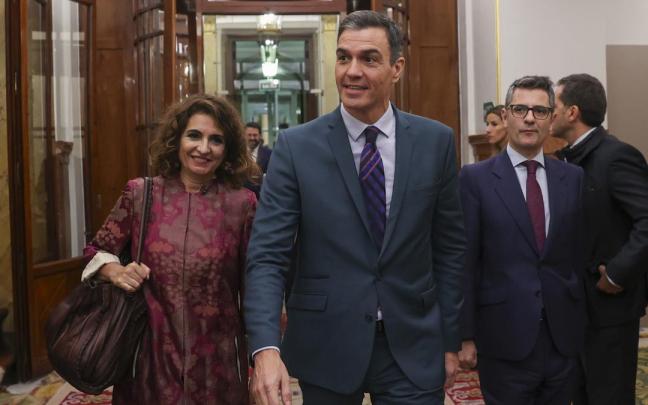El presidente espa&ntilde;ol, Pedro S&aacute;nchez, a su llegada al Congreso esta tarde