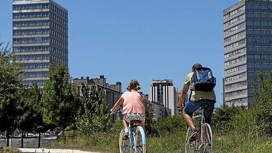 Ciclistas por el Anillo Verde. | FOTO: JORGE MUÑOZ