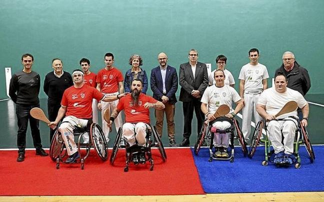 Los protagonistas de las finales, ayer en el Labrit.