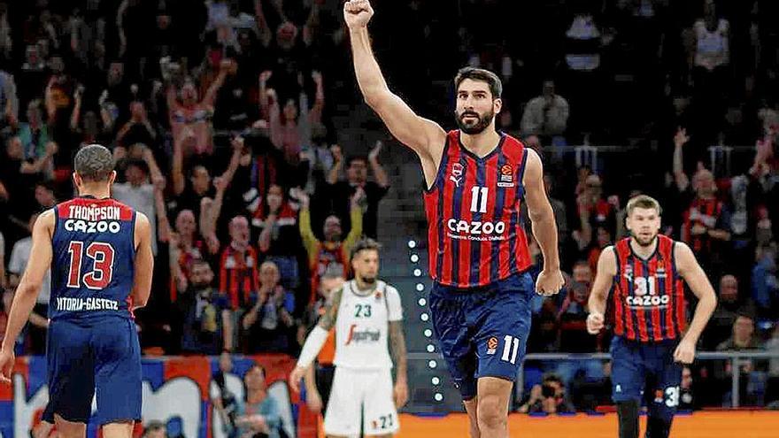 Dani Díez celebra un triple conseguido en el encuentro ante la Virtus Bolonia en el Buesa Arena. | FOTO: EUROLIGA