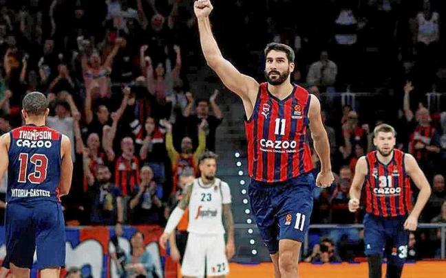Dani Díez celebra un triple conseguido en el encuentro ante la Virtus Bolonia en el Buesa Arena. | FOTO: EUROLIGA