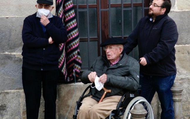 Peli Fernández de Romarategui falleció esta pasada madrugada a los 100 años en la residencia sacerdotal Joaquín Goikoetxeaundia Peli Fernández de Romarategui falleció esta pasada madrugada a los 100 años en la residencia sacerdotal Joaquín Goikoetxeaundia