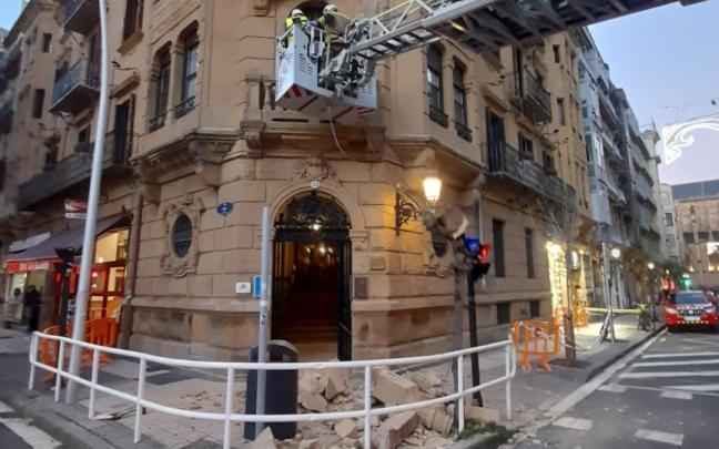 Imagen del balc&oacute;n desprendido en la calle Easo