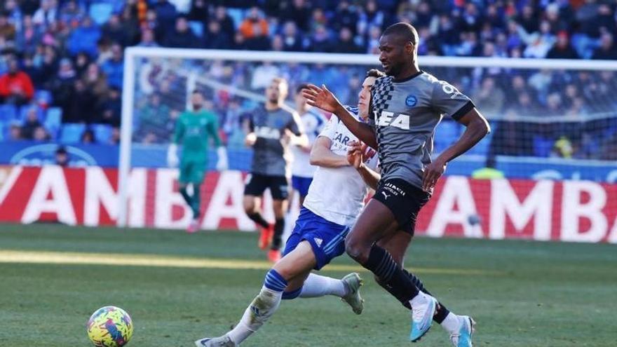 Mamadou Sylla, durante el Zaragoza-Alavés de ayer.