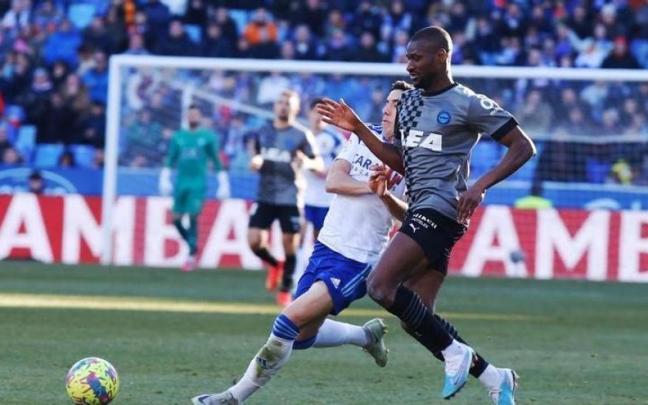 Mamadou Sylla, durante el Zaragoza-Alavés de ayer.