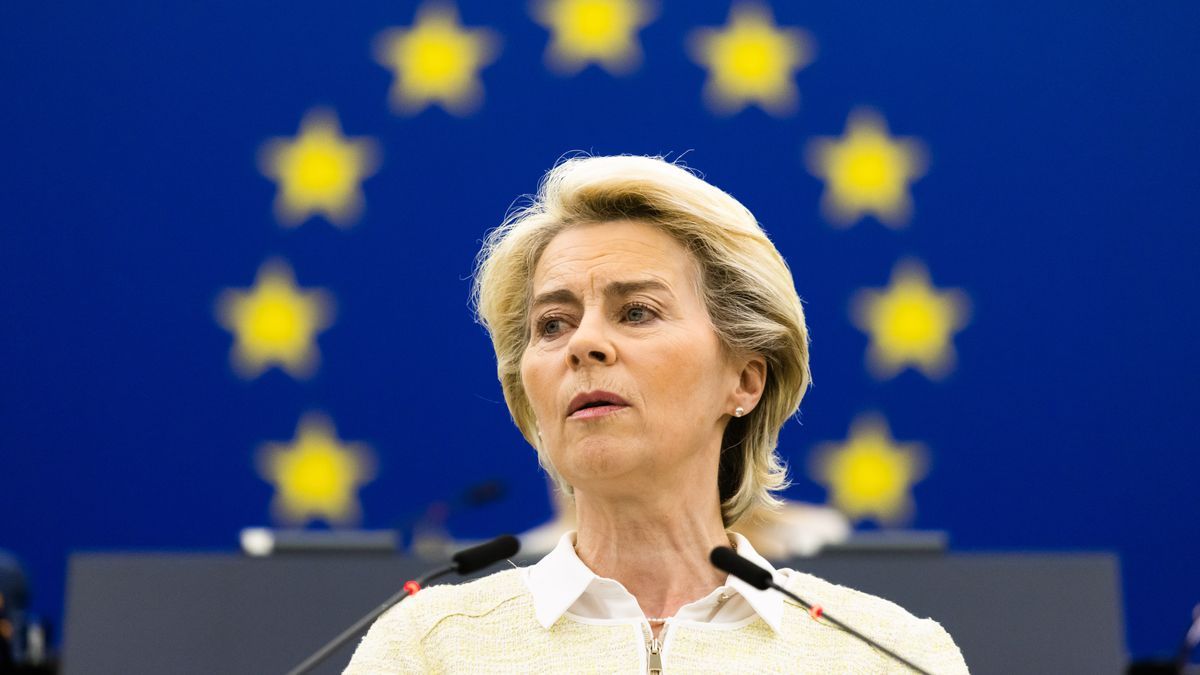 Ursula von der Leyen, Presidenta de la Comisión Europea, habla durante una sesión plenaria del Parlamento Europeo.