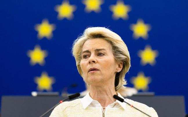 Ursula von der Leyen, Presidenta de la Comisión Europea, habla durante una sesión plenaria del Parlamento Europeo.
