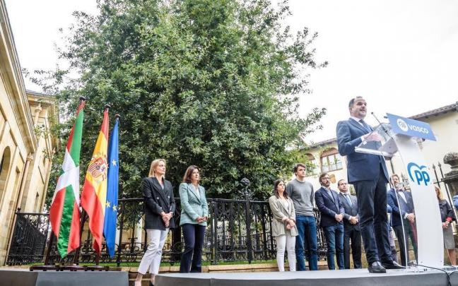 Iturgaiz interviene en el acto del PP que conmemora el 43 aniversario del Estatuto de Gernika.