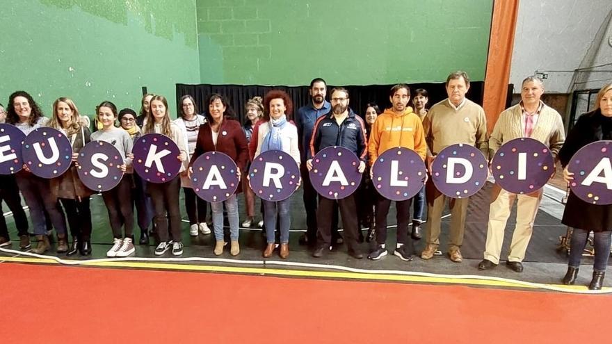 Responsables municipales de la comarca, durante el acto celebrado el jueves en Plentzia.