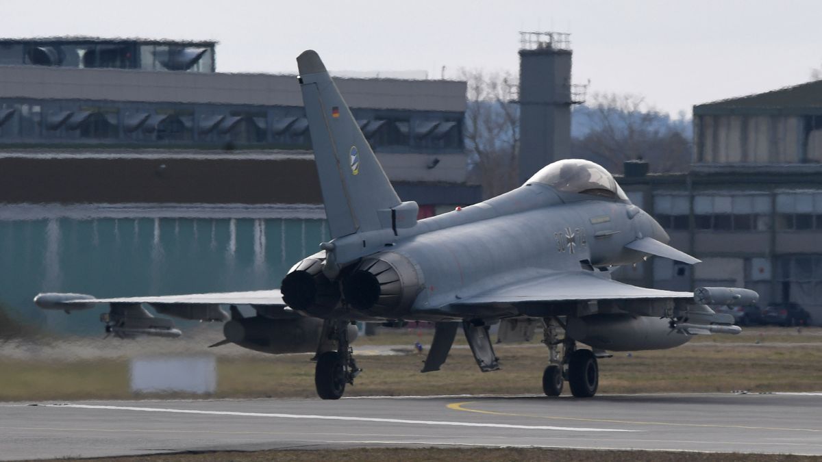 Avión de caza tipo Eurofighter.