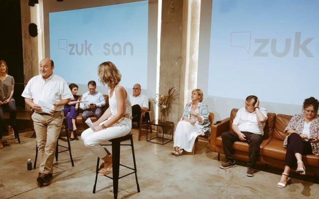 Ortuzar en la presentación de la nueva aplicación ZukEsan. Ortuzar en la presentación de la nueva aplicación ZukEsan.