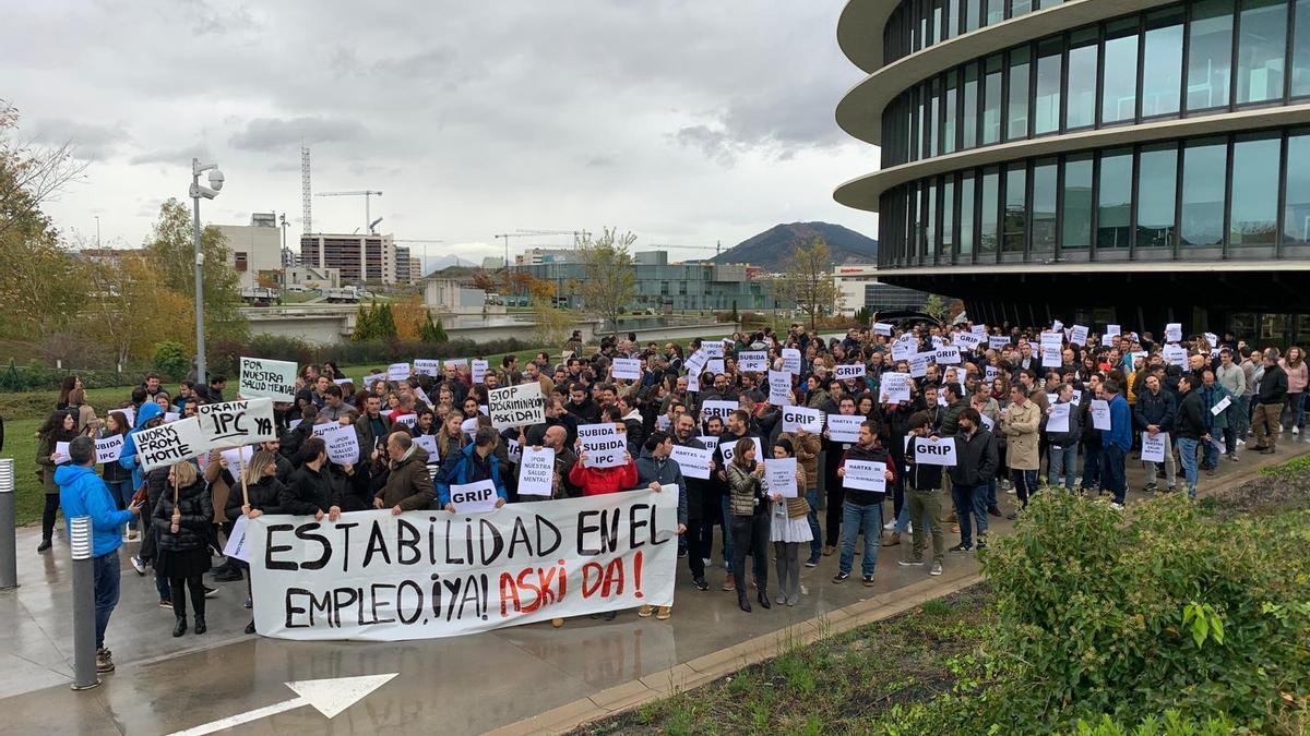 Protesta en la sede de Siemens Gamesa, en la Ciudad de la Innovación.