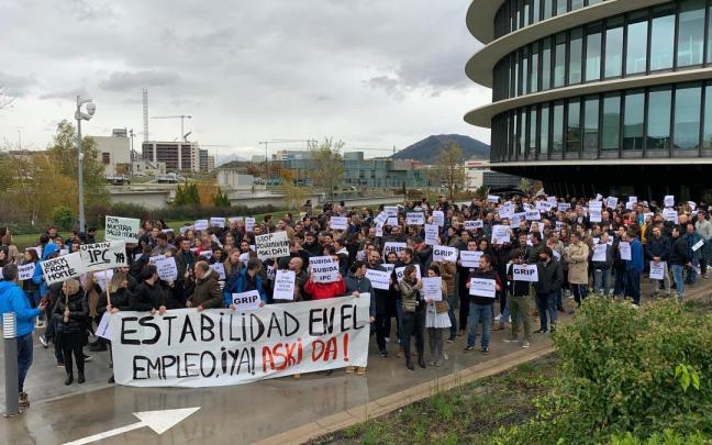 Protesta en la sede de Siemens Gamesa, en la Ciudad de la Innovación.