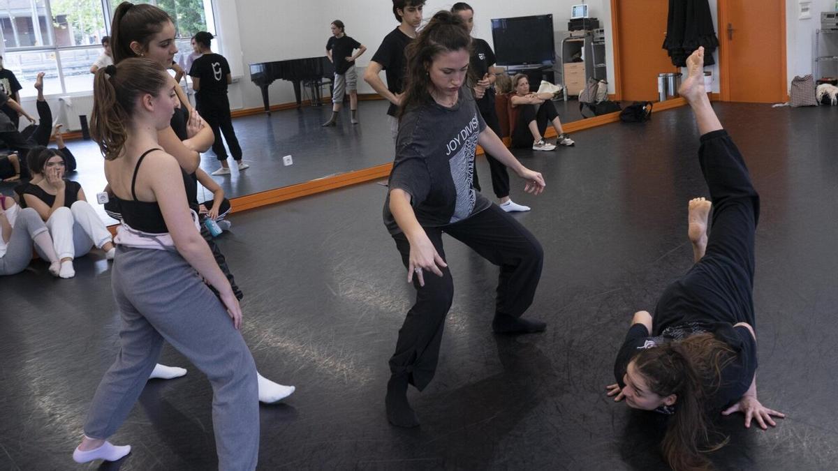 En el marco del Dantzan Tzan Fest, Pauline Gervais acude a dar una clase magistral en el Conservatorio José Uruñuela