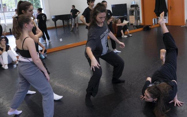 En el marco del Dantzan Tzan Fest, Pauline Gervais acude a dar una clase magistral en el Conservatorio José Uruñuela