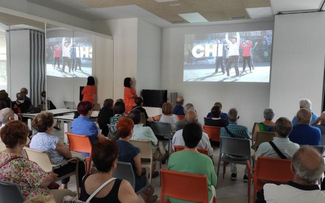 Encuentro en el que se dio a conocer la nueva web a las asociaciones de mayores Encuentro en el que se dio a conocer la nueva web a las asociaciones de mayores