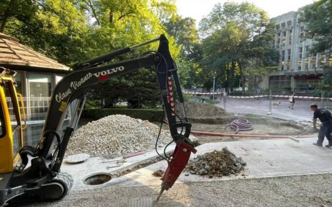 Los trabajos para la instalación del nuevo evacuatorio del parque La Florida