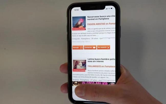 El joven accedi&oacute; a una web de contactos desde su tel&eacute;fono m&oacute;vil.