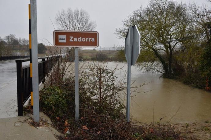 Zona inundada tras la crecida del río Zadorra tras días de intensas lluvias