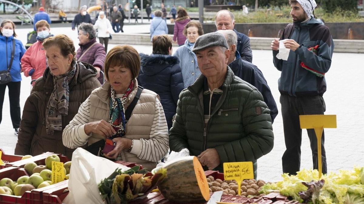 Puesto de verduras en el mercado de la plaza Santa Bárbara