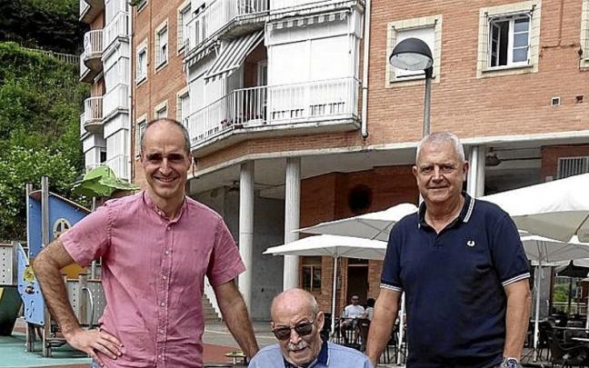 Txurruka, Arrondo y Glez.Chirlaque en el que fuera ‘Boluko zelaia’. Txurruka, Arrondo y Glez.Chirlaque en el que fuera ‘Boluko zelaia’.