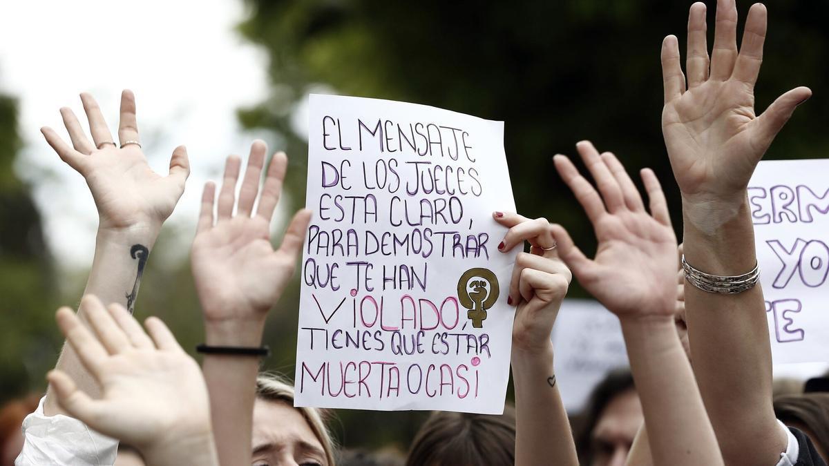 Cartel durante una protesta por la sentencia incial de La Manada.