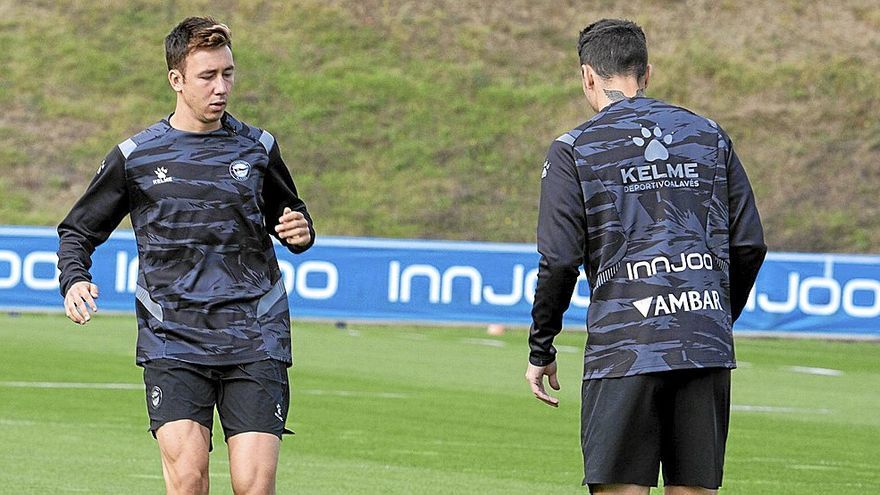 Saúl García, durante un entrenamiento de la temporada pasada con el Deportivo Alavés.