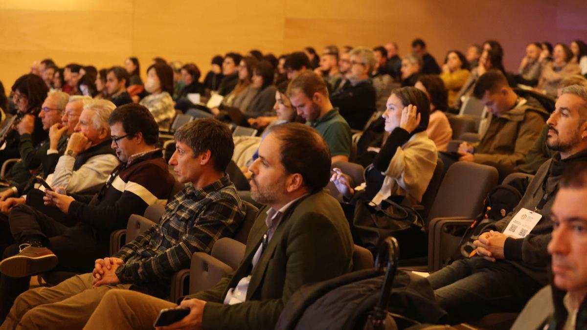 Asistentes a la mesa redonda celebrada en el Congreso de Economía Circular en Irun.