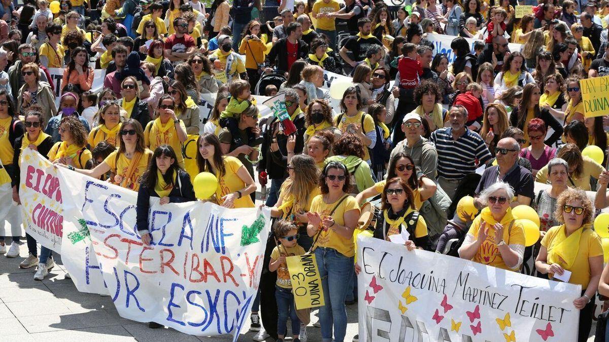 Manifestación convocada por la Plataforma 0-3 de Navarra para pedir una mejora de las condiciones laborales.