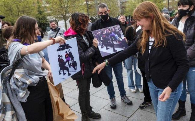 Ainhoa Larumbe Biurrun, poco antes de entrar en la Audiencia para acudir al juicio