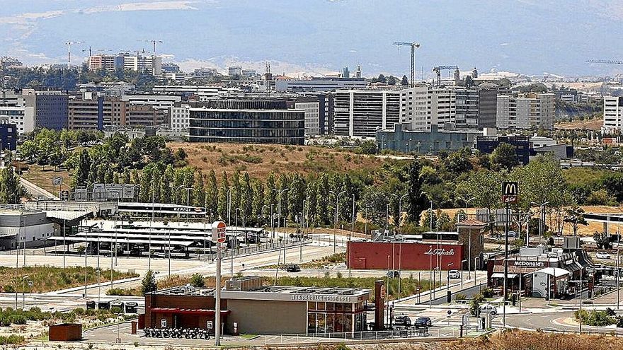 Terrenos en los que está proyectado el parque comercial de Olaz. | FOTO: JAVIER BERGASA