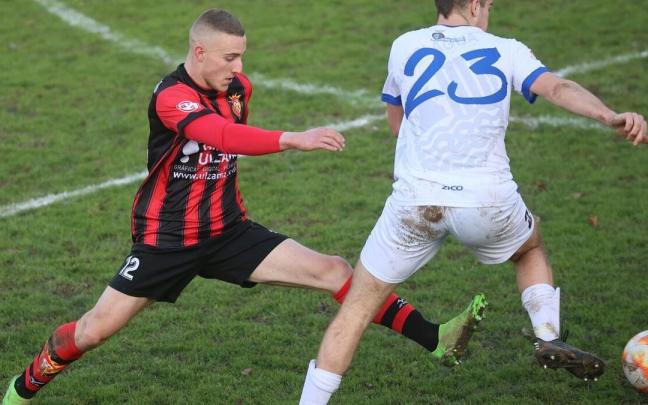 Lance del partido entre Avance Ezcabarte y Cantolagua.