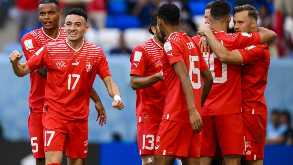 Suiza celebra el gol de Embolo.