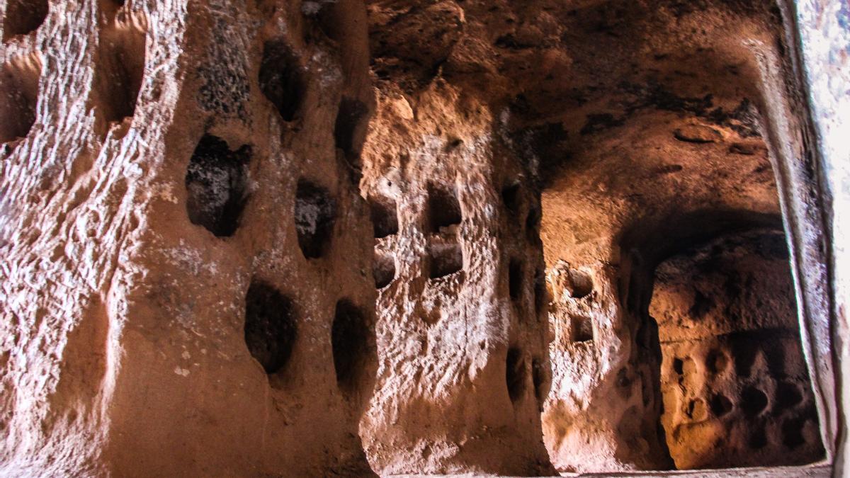 El interior de la Cueva de los 100 Pilares, en Arnedo, es un ejemplo de ocupación humana de caviades naturales con intenciones de refugio y de espiritualidad.