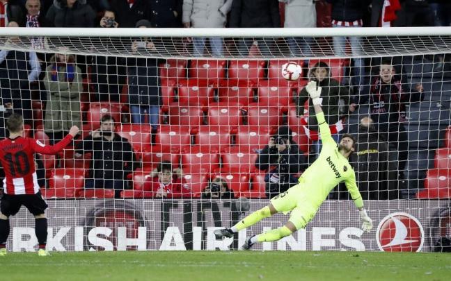 Aitor Fern&aacute;ndez, portero del Levante, en un partido ante el Athletic