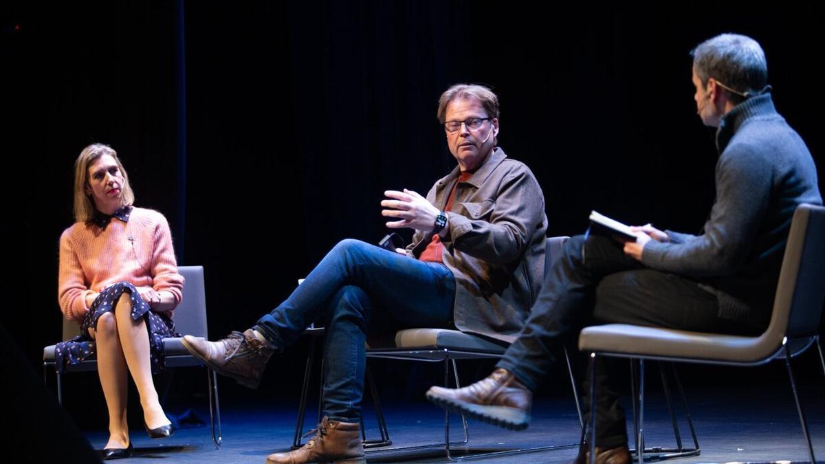 Mesa redonda con los escritores noruegos Jorn Lier Horst y Helene Flood