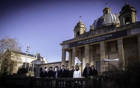 Representantes de los equipos de arquitectos navarros seleccionados para el concurso de ideas para el entorno urbano del Monumento a los Caídos.