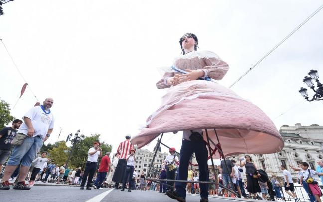 Gastronom&iacute;a, cabezudos y m&uacute;sica en cada esquina: as&iacute; ha sido la tercera jornada de Aste Nagusia